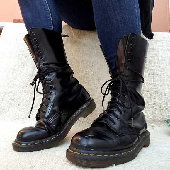 dr martens 14 eyelet